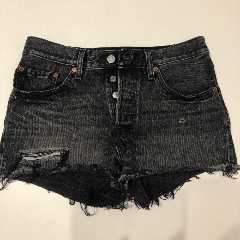 Black cut off Levi’s